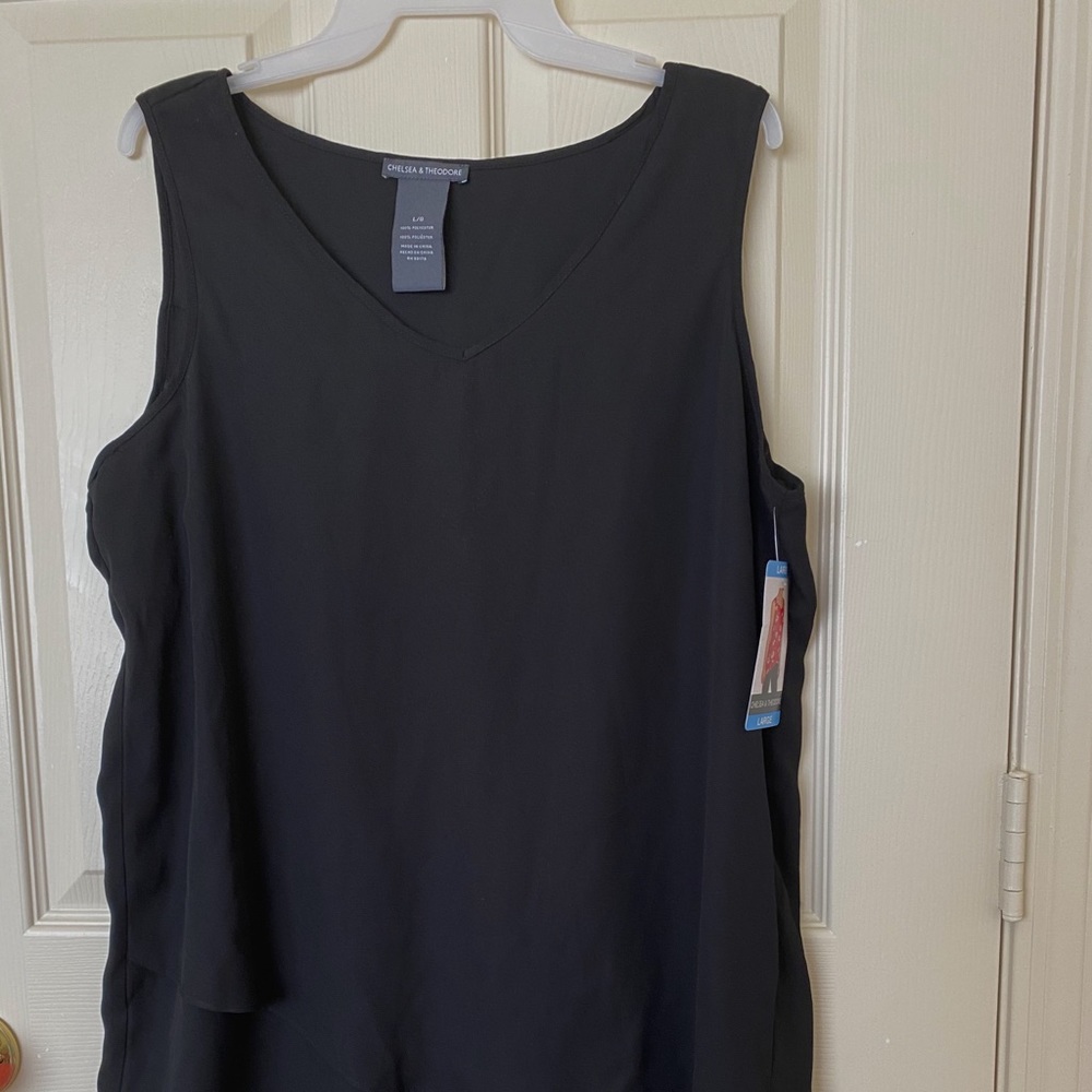 BNWT Chelsea & Theodore sleeveless high low top, Black SIZE L